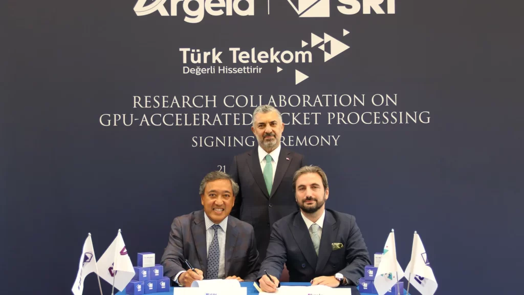 Türk Telekom ve Argela yöneticileri