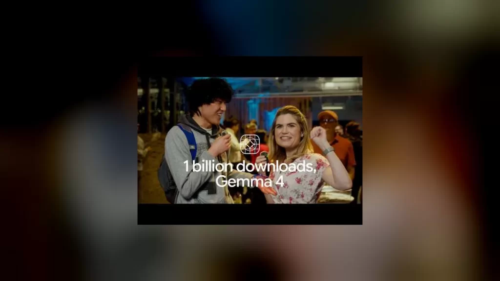 Kalabalıkta sevinen iki genç ve "1 billion downloads, Gemma 4" yazısı; Gemma'nın 1 milyar indirme kutlama videosu