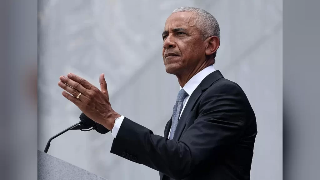 Eski ABD Başkanı Barack Obama Chicago’daki bir törende konuşurken