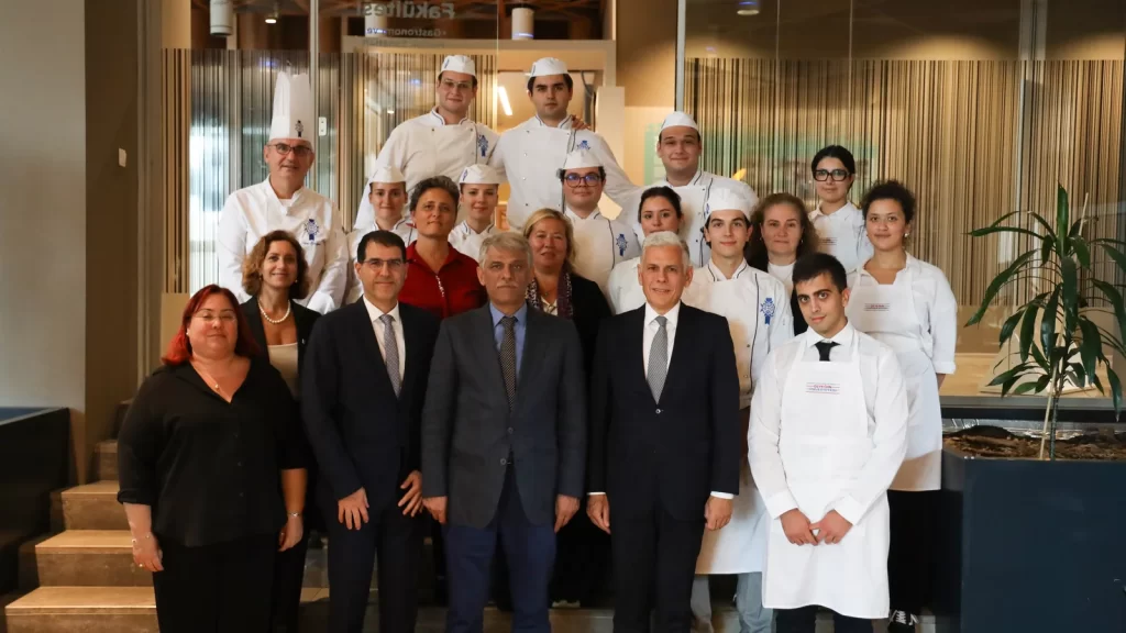 Özyeğin Üniversitesi'nde gerçekleştirilen turizm ve yapay zekâ buluşmasından bir görünüm
