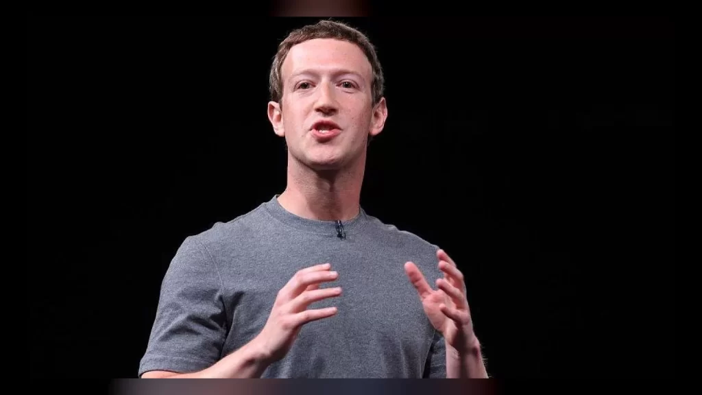 Mark Zuckerberg sahnede konuşurken