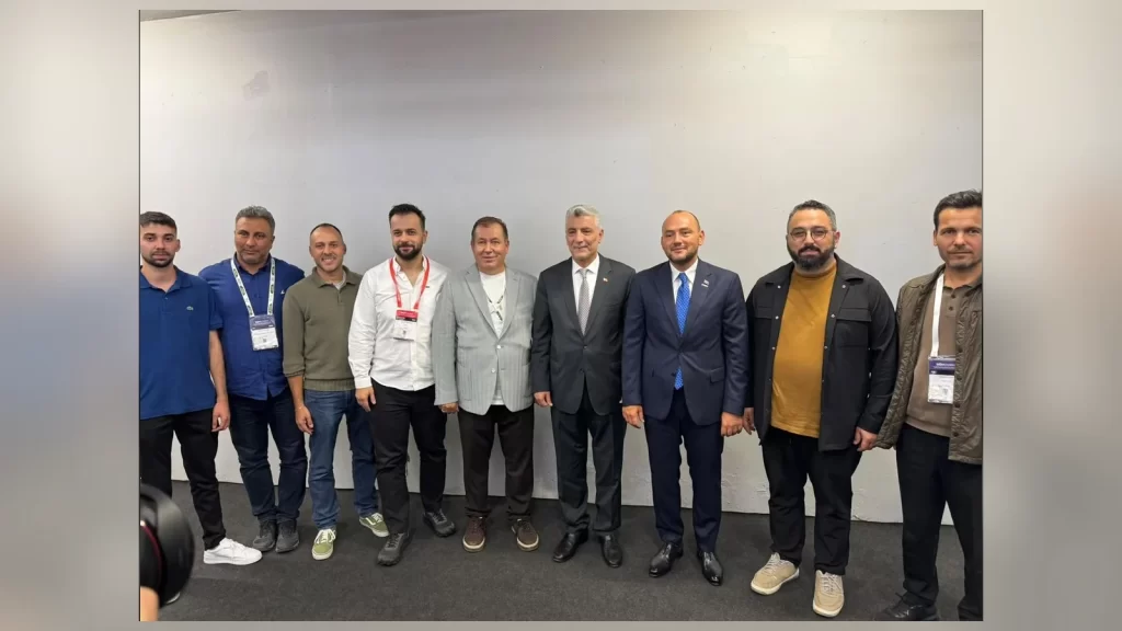 Ankara Ticaret Odası heyeti SIGN İstanbul Fuarı ziyaretinde sektör temsilcileri ile bir arada