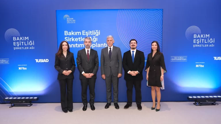 Bakım Eşitliği Şirketler Ağı uygulama dönemine katılan üye şirket temsilcileri bir arada.
