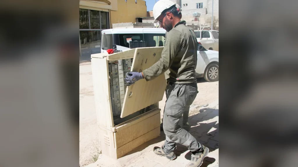 Dicle Elektrik ekipleri Şanlıurfa'da elektrik panolarında onarım ve denetim çalışması yürütüyor