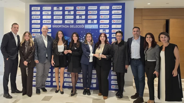 Garanti BBVA Emeklilik'in Smart-i Awards 2026'da kazandığı iki ödülü temsil eden görsel