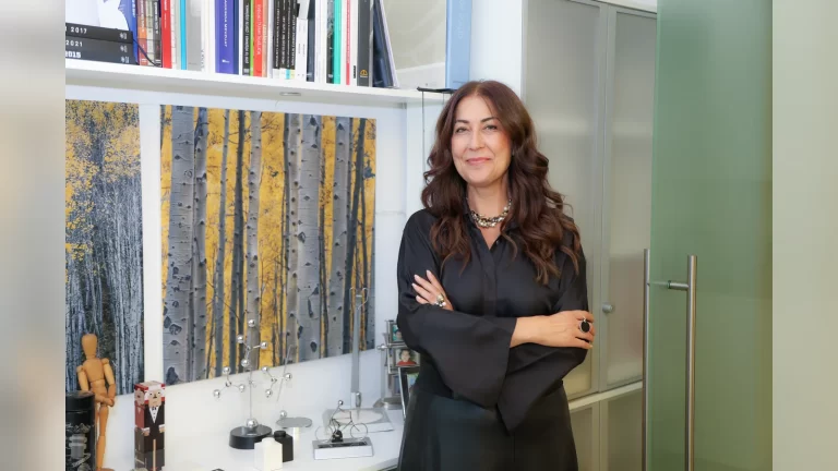 Hatırlı Mimarlık tarafından tasarlanan dönüştürülmüş bir yapı