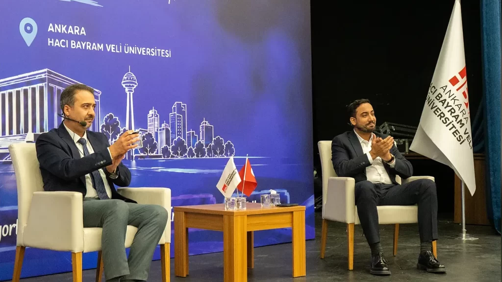 Ankara Hacı Bayram Veli Üniversitesi'nde düzenlenen Türkiye Sigorta Zirvesi