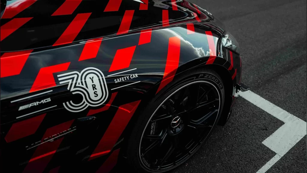 Pirelli P Zero R lastikleri ile donatılmış Mercedes-AMG GT 63 PRO 4MATIC+ modeli.