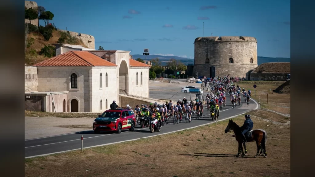 ŠKODA Çanakkale Gran Fondo yarışından bisikletçiler
