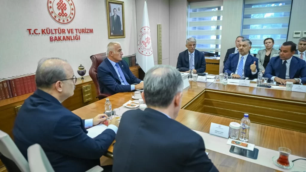 Kültür ve Turizm Bakanı Mehmet Nuri Ersoy ve Türk Telekom heyeti dijital dönüşüm toplantısında
